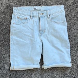 Light Wash 9” ZARA jean shorts💙💙